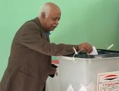 الكاتب الصحفى حمدى رزق يدلى بصوته فى الانتخابات الرئاسية