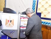 وزير العمل يدلى بصوته فى الانتخابات الرئاسية ويحث ملايين العمال على المشاركة