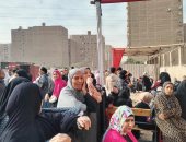 احتشاد المواطنين أمام مدرسة العروبة الرسمية بالطالبية للإدلاء بأصواتهم