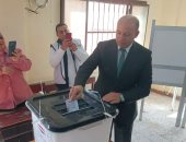 رئيس جامعة المنصورة يدلي بصوته فى الانتخابات الرئاسية.. صور