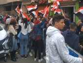 أعلام وطبول وهتافات بين صفوف الناخبين في لجان منطقة الزيتون  