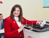 وزيرة الهجرة تدلى بصوتها فى الانتخابات الرئاسية بلجنة مصطفى كامل بمساكن شيراتون