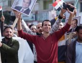 المرأة والشباب يتصدرون طوابير التصويت في الساعات الأولى للانتخابات الرئاسية.. حشود للناخبين أمام لجان الاقتراع.. الفتيات يتقدمن الصفوف بـ"الفنون الجميلة".. ومسيرة في حب الوطن أمام لجنة السادات بالعاشر من رمضان