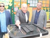 نقيب المعلمين يدلى بصوته فى انتخابات الرئاسة: الإقبال يؤكد الحرص على مصالح الوطن