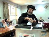 الأنبا إرميا يدلى بصوته فى الانتخابات الرئاسية 2024 بالعباسية