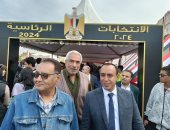 رئيس جهاز الشروق يدلى بصوته الانتخابى ويتابع سير الانتخابات بمقرات المدينة