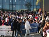 طلاب وأعضاء هيئة تدريس وإداريي جامعة عين شمس يحتشدون للمشاركة بالانتخابات