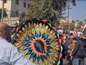 بالتنورة والطبل البلدى.. مسيرة حاشدة للشباب للمشاركة بالانتخابات بالجيزة.. فيديو