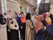 توافد الناخبين للإدلاء بأصواتهم فى انتخابات الرئاسة بأوسيم.. صور