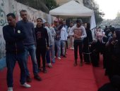 الناخبون يصطفون فى طوابير أمام لجان مصر القديمة ثانى أيام الانتخابات