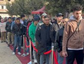 طوابير لأهالى المقطم أمام اللجان للمشاركة بالانتخابات الرئاسية.. فيديو وصور