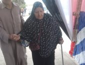 كبار السن والنساء يشاركون فى ثانى أيام انتخابات الرئاسة بالعاشر من رمضان.. صور