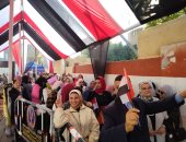 الناخبون يصطفون أمام لجان الطالبية بالأعلام للمشاركة بانتخابات الرئاسة.. فيديو