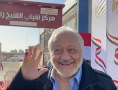 الفنان خالد زكي يدلي بصوته بالانتخابات الرئاسية فى الشيخ زايد.. فيديو