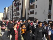 مسيرة لطلاب المدارس بمحيط مدرسة فاطمة عنان خلال الانتخابات الرئاسية.. صور