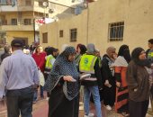 الحضور النسائي يتفوق على الرجالى بطوابير ممتدة أمام لجان شبرا.. صور