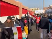 احتشاد المواطنون بأعلام مصر أمام اللجان الانتخابية بالفيوم
