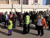 طابور من الناخبين بمدرسة لجنة إخناتون رمل ثانى بالإسكندرية