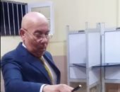 رئيس اتحاد الكاراتيه يدلى بصوته فى انتخابات الرئاسة.. صور