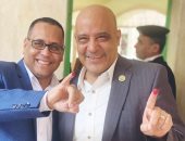 رئيس جامعة أسوان وأساتذة الكليات والطلاب يدلون بأصواتهم فى انتخابات الرئاسة.. صور