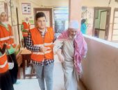 مسن يدلى بصوته فى انتخابات الرئاسة بسوهاج: نزلت علشان مصلحة البلد.. صور