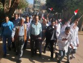 بالبالطو الأبيض.. مسيرة فى حب مصر وأطقم طبية وعاملين يدلون بأصواتهم بطوخ بقنا