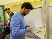 الفنان أحمد جمال يدلى بصوته فى الانتخابات الرئاسية بمدينة نصر.. صور