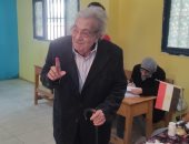 فاروق فلوكس يدلى بصوته فى الانتخابات الرئاسية بمدرسة الأوقاف بالعجوزة