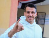 الإعلامى رامى رضوان يدلى بصوته فى الانتخابات الرئاسية فى الشيخ زايد.. صور