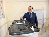 نائب محافظ الأقصر يدلى بصوته فى انتخابات الرئاسة بلجنة مدرسة المتفوقين الثانوية