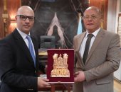 رئيس جامعة سوهاج يستقبل الملحق الثقافى لسفارة المملكة الأردنية