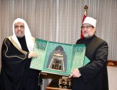 الأمين العام لرابطة العالم الإسلامى يكرم وزير الأوقاف 