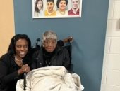 أمريكية تبلغ من العمر 101 عام تستعد للتخرج من الجامعة مع حفيدتها.. صور