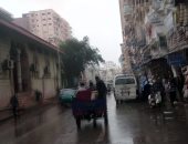 الأمطار تضرب مدن محافظة دمياط تزامنا مع نوة الفيضة الصغرى.. فيديو وصور