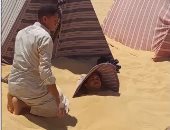 مساج بالتعابين ودفن فى الرمال الساخنة.. أغرب طرق علاج عند المصريين "فيديو"