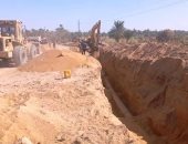 محافظ أسوان يتابع نسب تنفيذ مشروع الصرف الصحى بدراو