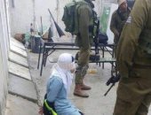 ما زال الاعتداء على النساء مستمرًا.. الجيش الإسرائيلي يعتقل فتاة فلسطينية