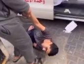طفل فلسطينى يتحامل على نفسه ويرفض إسعافه لتوفير العلاج لآخر مصاب.. فيديو