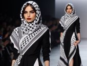 مصري يصمم ملابس مستوحاة من الشال الفلسطيني لدعم أهالى غزة