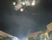 الألعاب النارية تضيء سماء الإسكندرية احتفالا بالعام الجديد.. صور