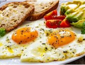 وجبات على الفطار هتشبعك فترة طويلة.. أبرزها البيض وسلطة القريش 