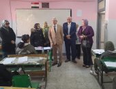 مدير تعليم القاهرة يتفقد لجان امتحانات النقل ويحذر من استخدام التليفون المحمول