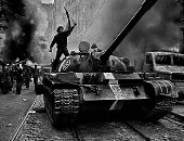 جوزيف كوديلكا.. حكاية مصور شهير سجل غزو الدبابات لبلاده