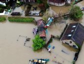 عاصفة هينك تثير الفوضى بأوروبا بعد سقوط وفيات وحدوث فيضانات.. فيديو 