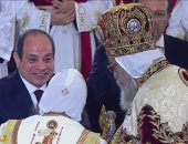 البابا تواضروس يقدم هدية تذكارية للرئيس السيسى في احتفال عيد الميلاد المجيد 