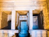 "معبد قصر قارون" تحفة الآثار اليونانية الرومانية بالفيوم.. عمره 7 آلاف سنة وارتفاعه 13 مترا.. يضم العديد من المتاهات والسراديب.. يقصده السائحون من كل دول العالم.. وتتعامد عليه الشمس نهاية ديسمبر من كل عام.. صور