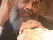 أثر قدم سيدنا عيسى وهو طفل على حجر فى كنيسة العذراء مريم بكفر الشيخ.. فيديو