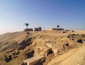 الإندبندنت تبرز اكتشاف مقبرة ومصنوعات يدوية مصرية قديمة عمرها 4500 عام