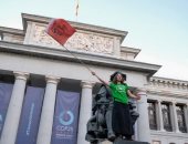 الشرطة الإسبانية تقبض على مجموعة من نشطاء المناخ بعد مظاهرات بالمتاحف