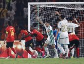 منتخب الجزائر يتعثر فى ضربة بداية أمم أفريقيا بتعادل أمام أنجولا.. فيديو
